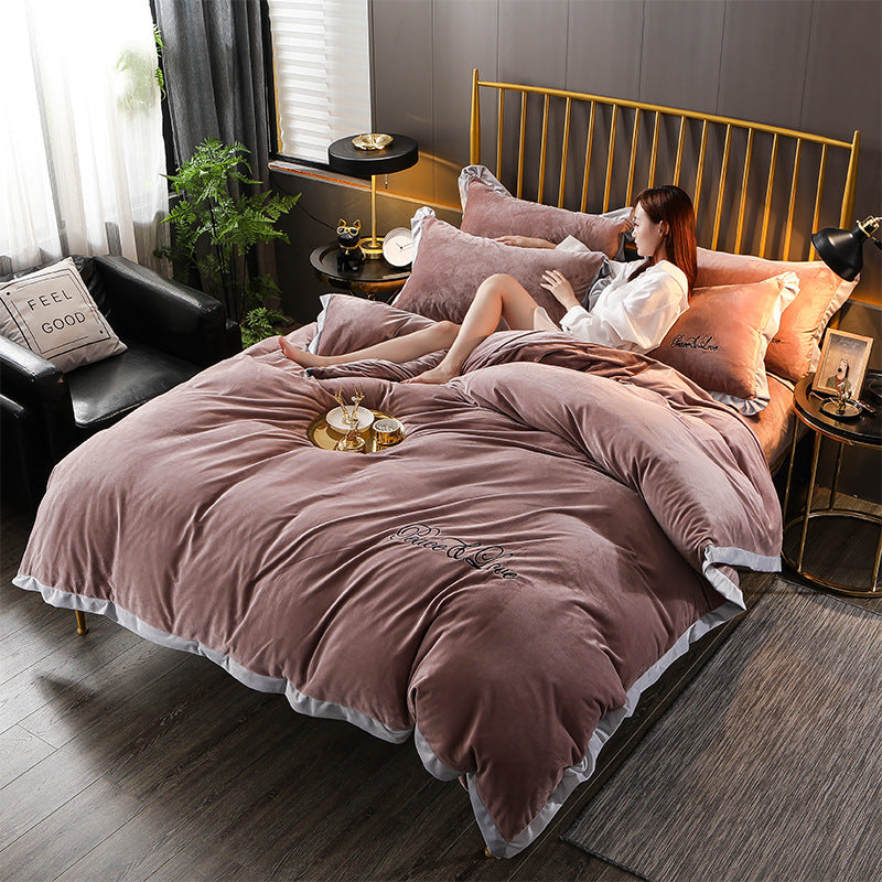 Velvet Lace Style Comforter Four-Piece Set